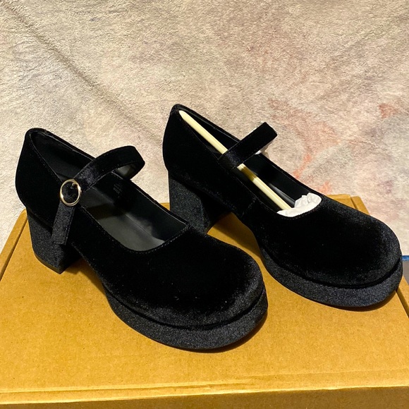 dELiA*s by Dolls Kill, “Recess Junkie Mary Janes” - Picture 2 of 4